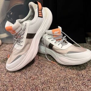 Sorel white sneakers 10